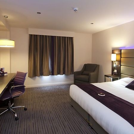 Premier Inn London Wandsworth Buitenkant foto