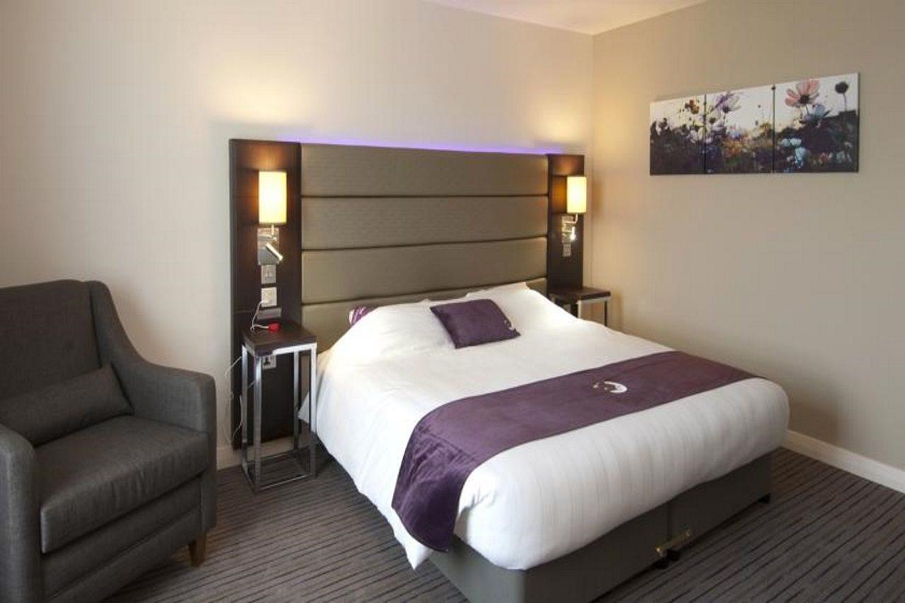 Premier Inn London Wandsworth Buitenkant foto