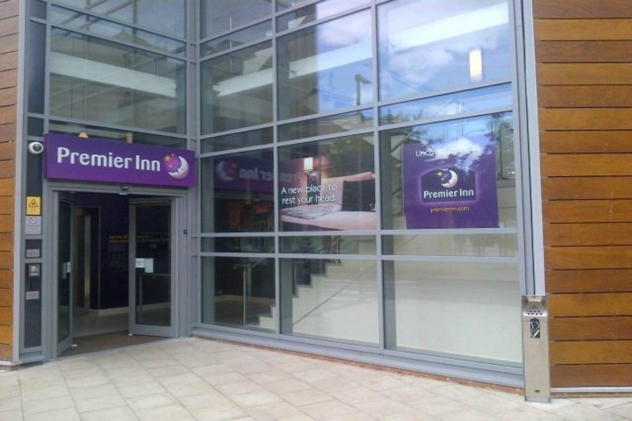 Premier Inn London Wandsworth Buitenkant foto