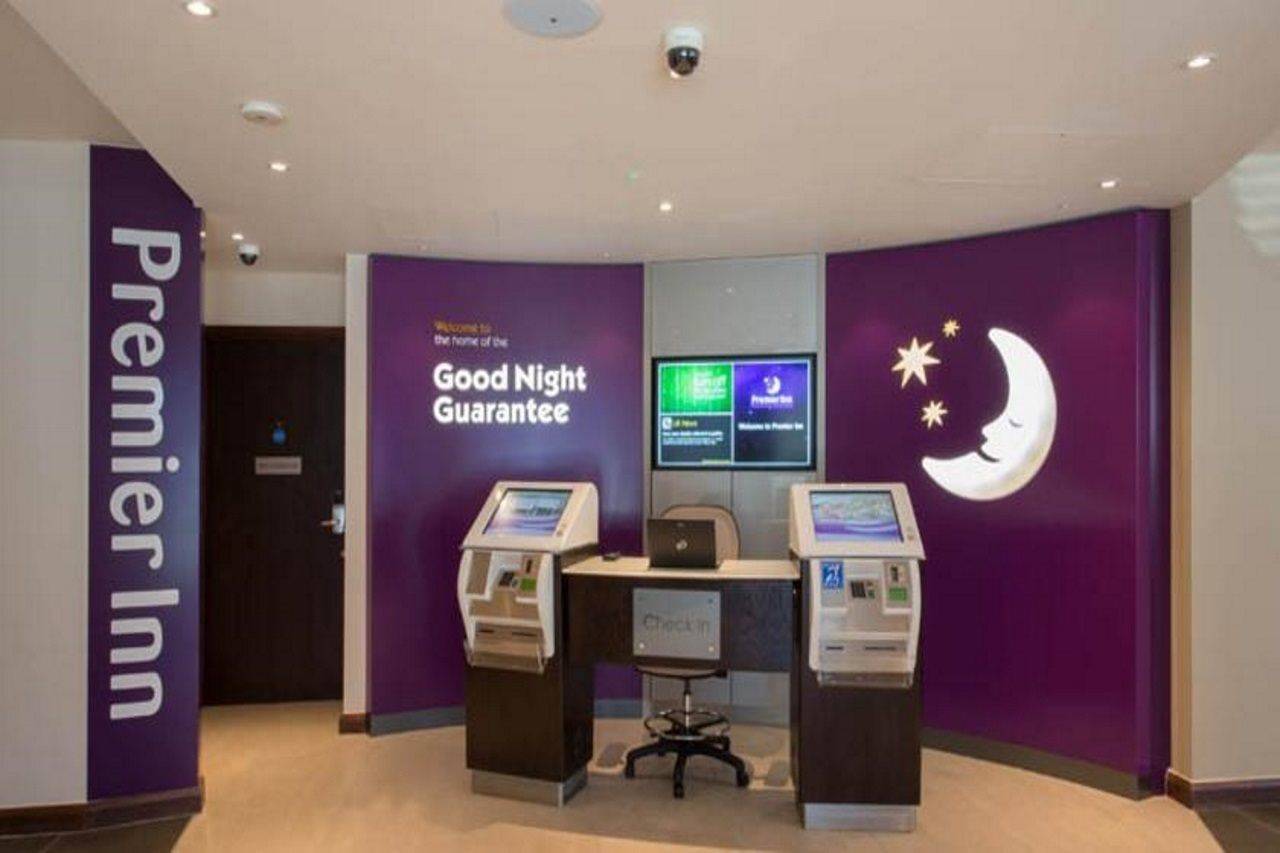Premier Inn London Wandsworth Buitenkant foto